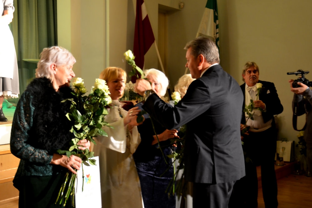 Mārupes Dāmu klubiņa izrāde “Pirms simts gadiem Bieriņmuižā” 17.11.2015.