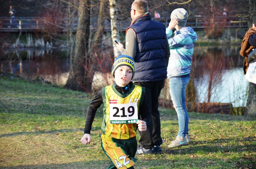 Pavasara krosa “Skrējiens apkārt Pavasara dīķim” 1.posms 12.04.2016.