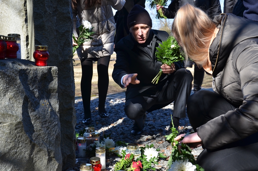 Komunistiskā genocīda upuru piemiņas brīdis Mārupes kapos, 24.03.2017.