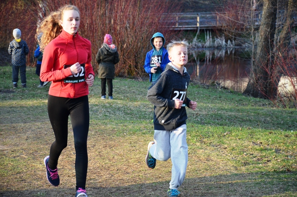 Pavasara krosa “Skrējiens apkārt Pavasara dīķim” 1.posms 12.04.2016.