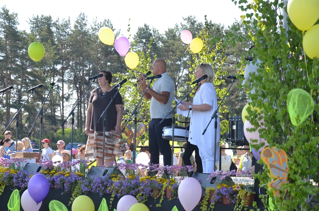 Bērnu un jauniešu svētki “Ar vasaru saujā” 2017