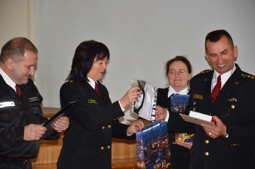 Pašvaldības policijas darbinieku zvēresta nodošana 04.12.2015.