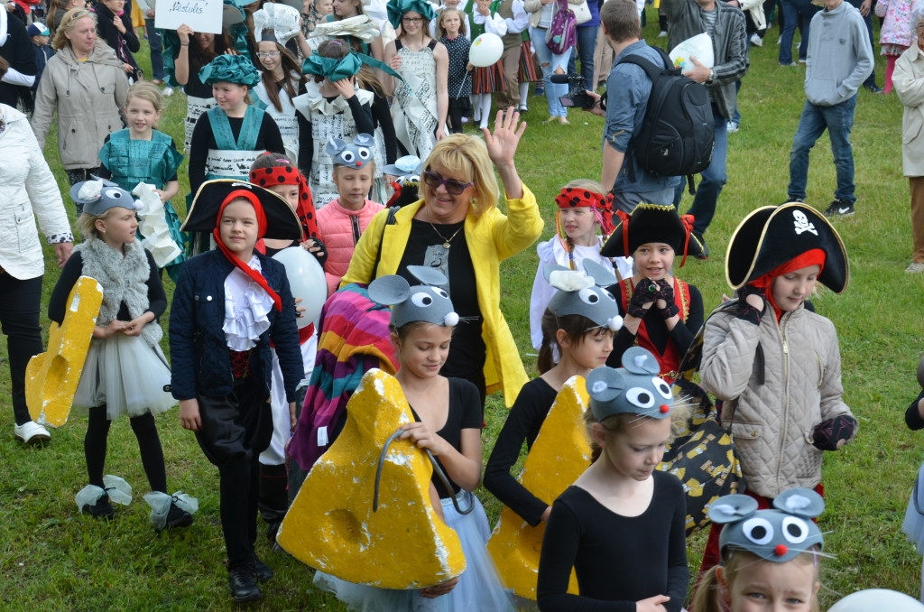 Bērnu un jauniešu svētki “Ar vasaru saujā”, 31.05.2015.