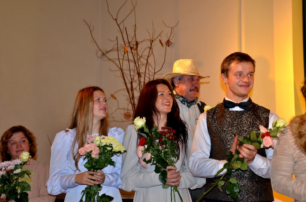 Mārupes Dāmu klubiņa izrāde “Pirms simts gadiem Bieriņmuižā” 17.11.2015.