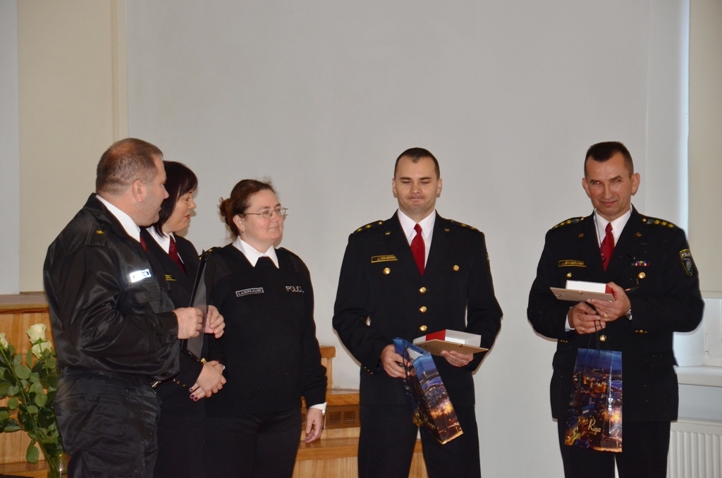 Pašvaldības policijas darbinieku zvēresta nodošana 04.12.2015.