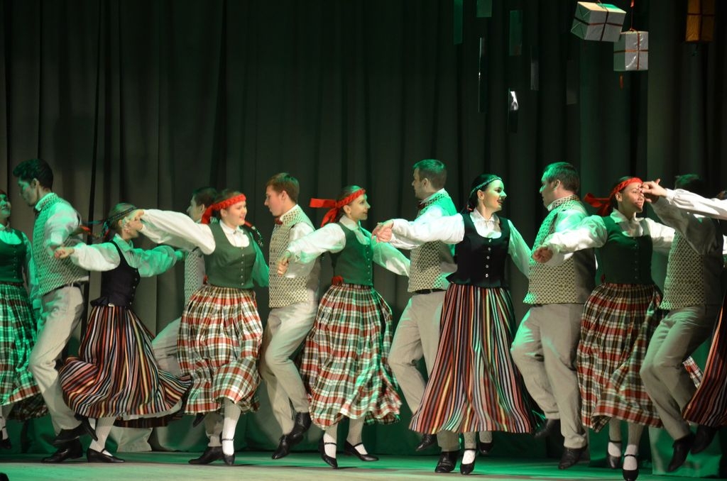 Tautas deju koncerts “Ziemas virpulī”, 12.12.2015.