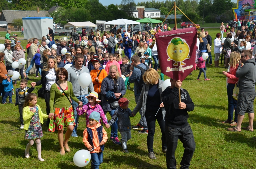 Bērnu un jauniešu svētki “Ar vasaru saujā”, 31.05.2015.