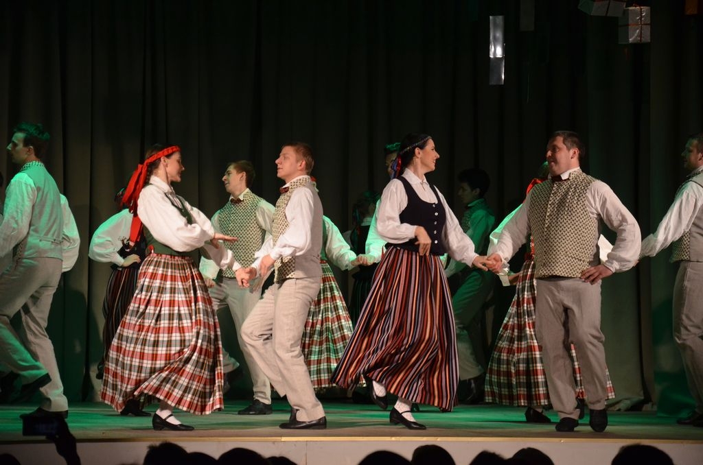 Tautas deju koncerts “Ziemas virpulī”, 12.12.2015.