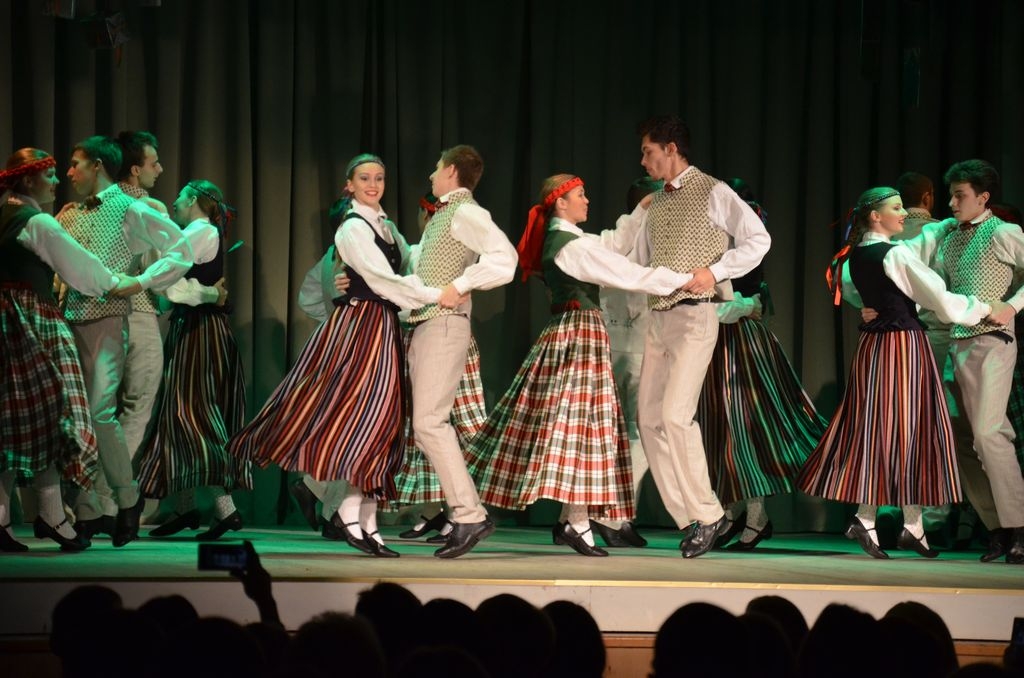 Tautas deju koncerts “Ziemas virpulī”, 12.12.2015.