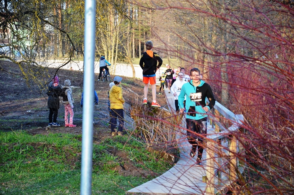 Pavasara krosa “Skrējiens apkārt Pavasara dīķim” 1.posms 12.04.2016.