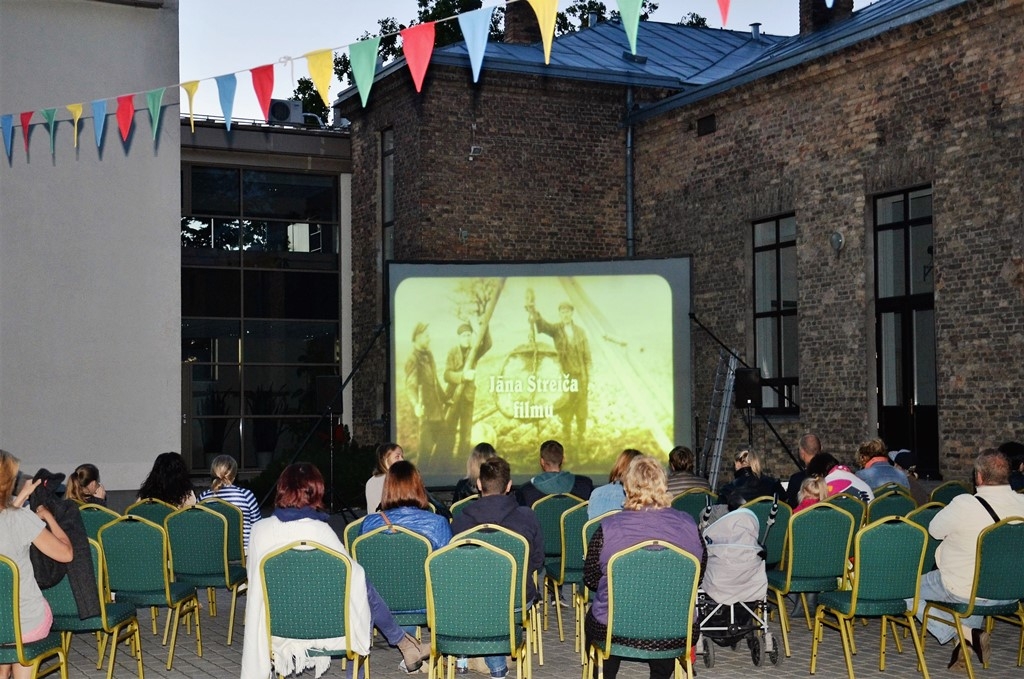 Brīvdabas kino vakars Mārupes Kultūras nama pagalmā, 24.08.2016.