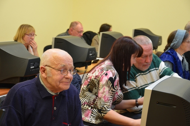 E-prasmju nedēļas datorapmācības Mārupes senioriem Jaunmārupes sākumskolā