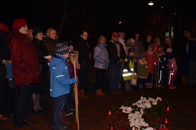 Lāčplēša dienas piemiņas brīži un lāpu gājiens Mārupē, 11.11.2014.