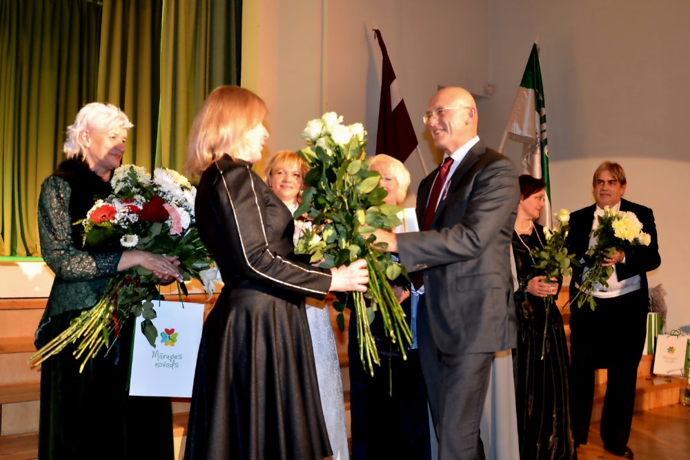 Mārupes Dāmu klubiņa izrāde “Pirms simts gadiem Bieriņmuižā” 17.11.2015.