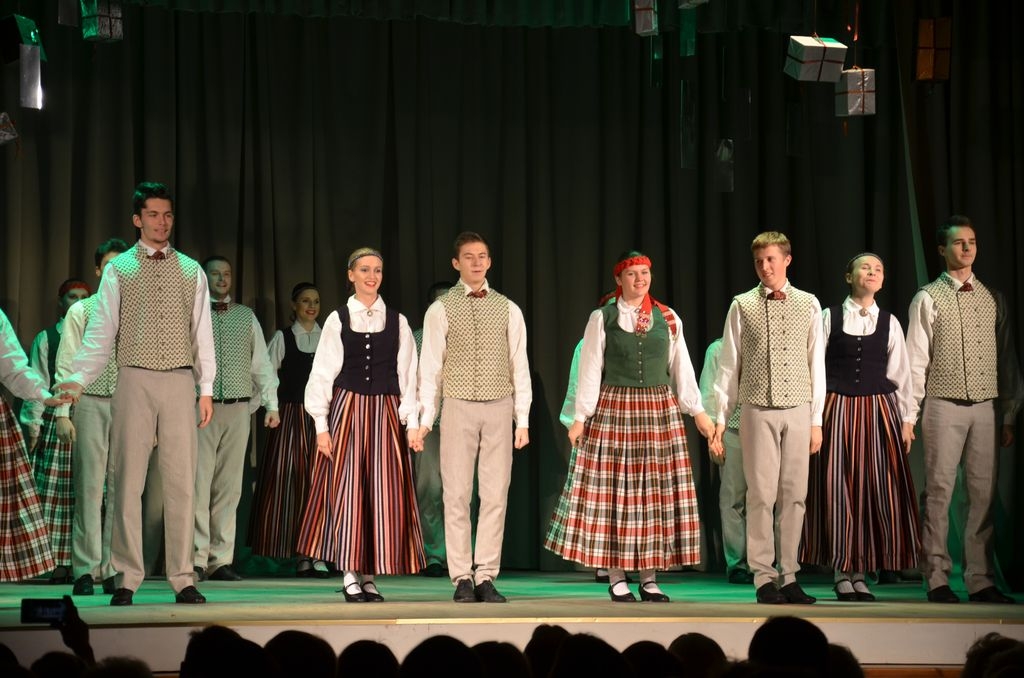 Tautas deju koncerts “Ziemas virpulī”, 12.12.2015.