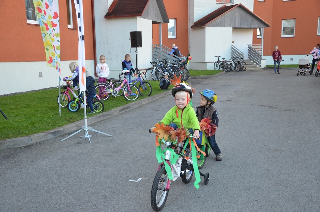 Atjaunotā skeitparka un uzstādīto velonovietņu atklāšana Jaunmārupē, 01.10.2016.