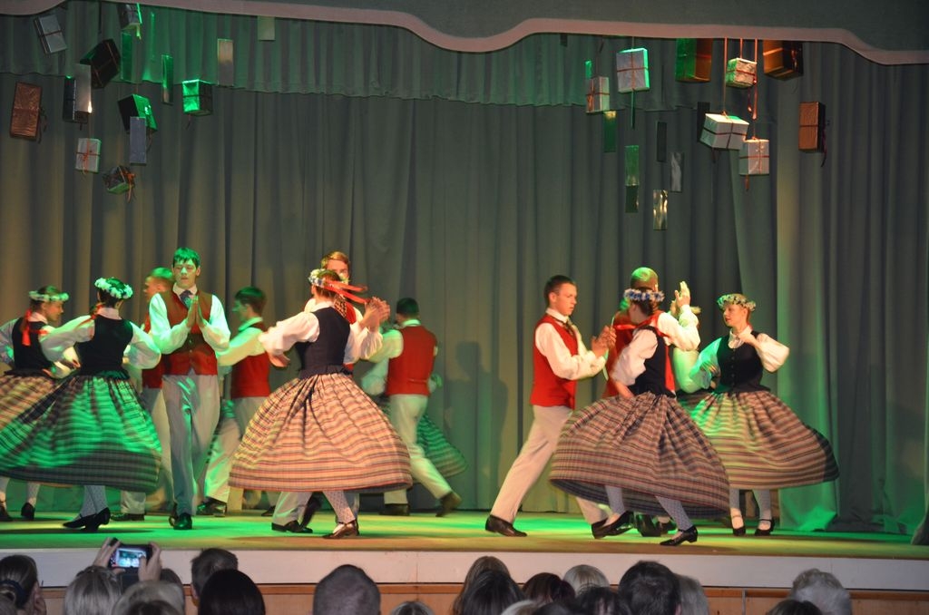 Tautas deju koncerts “Ziemas virpulī”, 12.12.2015.