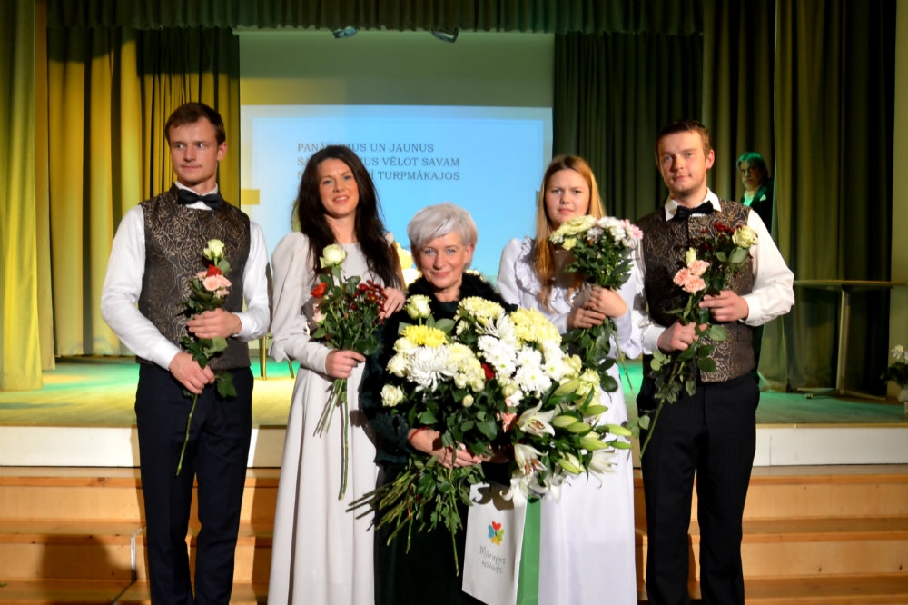 Mārupes Dāmu klubiņa izrāde “Pirms simts gadiem Bieriņmuižā” 17.11.2015.