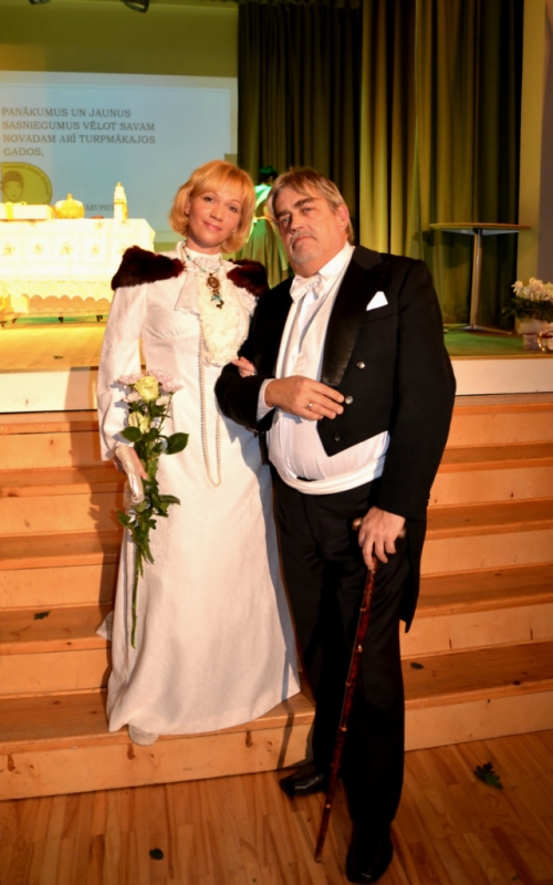 Mārupes Dāmu klubiņa izrāde “Pirms simts gadiem Bieriņmuižā” 17.11.2015.