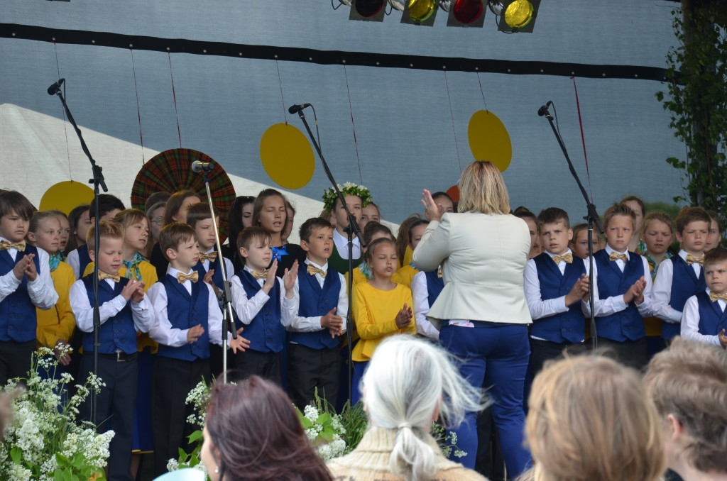 Bērnu un jauniešu svētki “Ar vasaru saujā”, 31.05.2015.