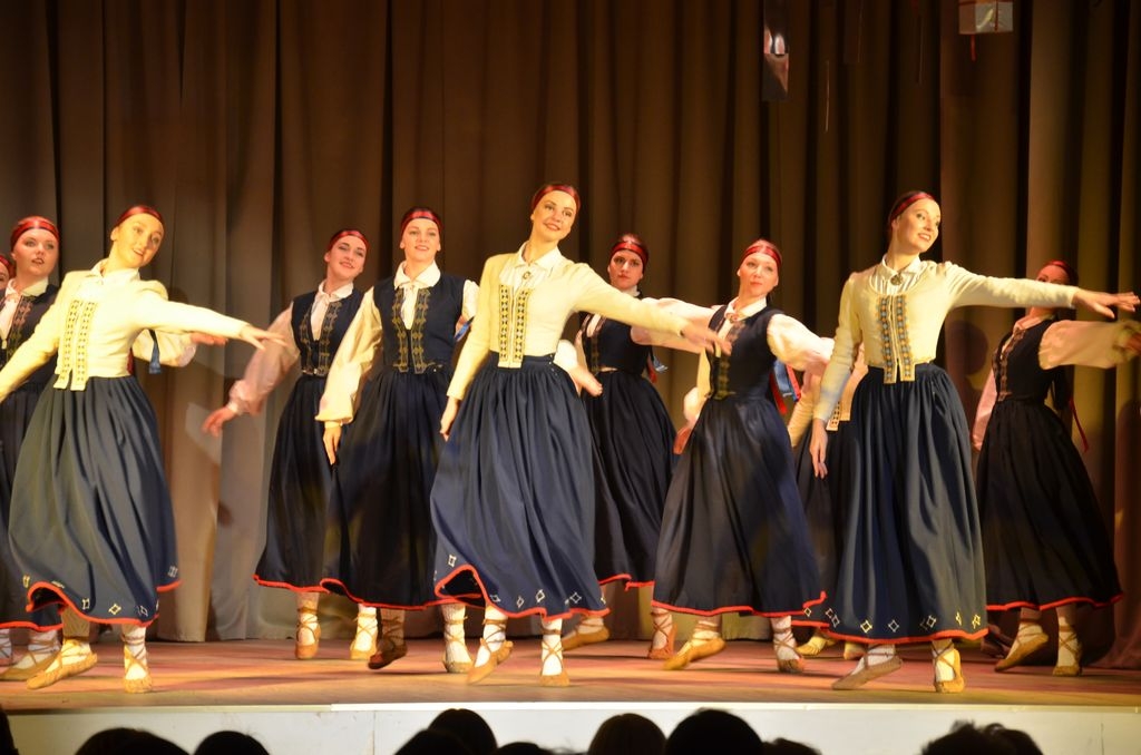 Tautas deju koncerts “Ziemas virpulī”, 12.12.2015.