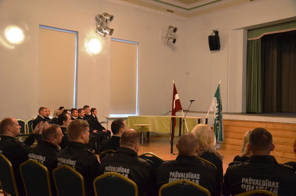 Pašvaldības policijas darbinieku zvēresta nodošana 04.12.2015.