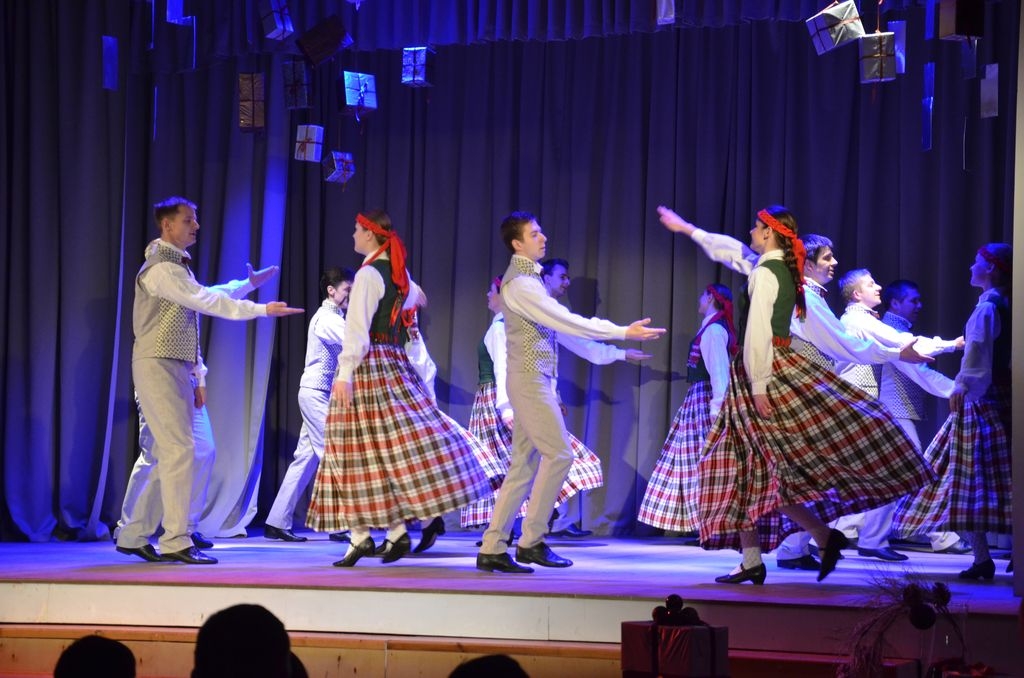 Tautas deju koncerts “Ziemas virpulī”, 12.12.2015.