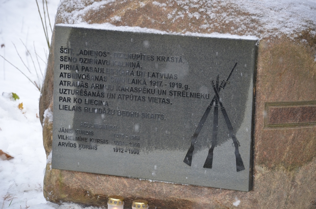 Atceres brīdis pie pieminekļiem Pirmās neatkarīgās LR karavīriem, 10.11.2016.