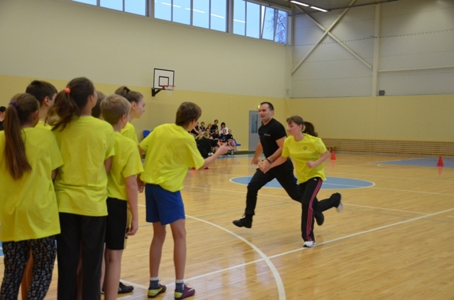 Policijas – skolu sporta diena “Esi draugs!”, 27.11.2013.