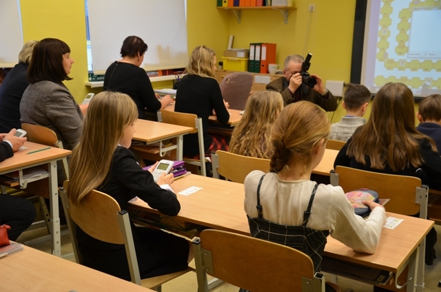 Finanšu eksperti pārbauda savas zināšanas Mārupes pamatskolā, 12.02.2014.