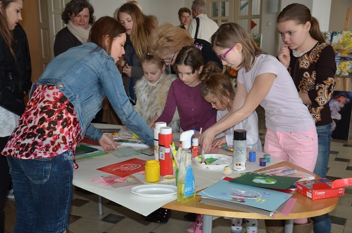 Mākslas izstādes “Tēriņu ielas mistērijas” atklāšana,12.04.2013.