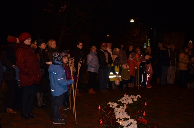 Lāčplēša dienas piemiņas brīži un lāpu gājiens Mārupē, 11.11.2014.