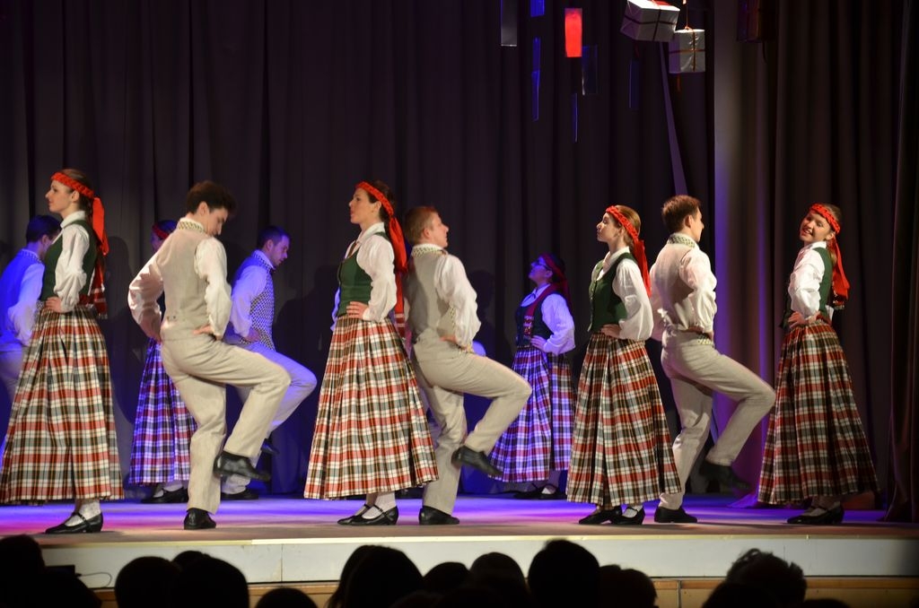 Tautas deju koncerts “Ziemas virpulī”, 12.12.2015.