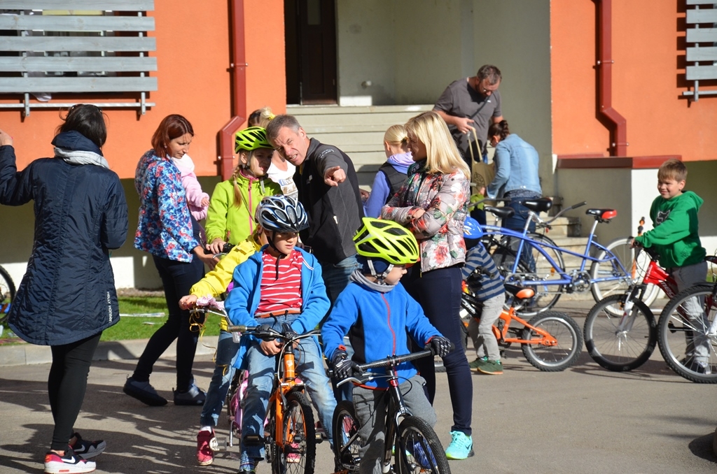 Atjaunotā skeitparka un uzstādīto velonovietņu atklāšana Jaunmārupē, 01.10.2016.