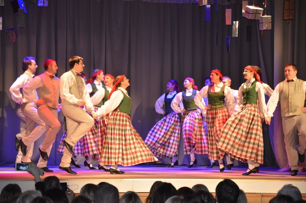 Tautas deju koncerts “Ziemas virpulī”, 12.12.2015.