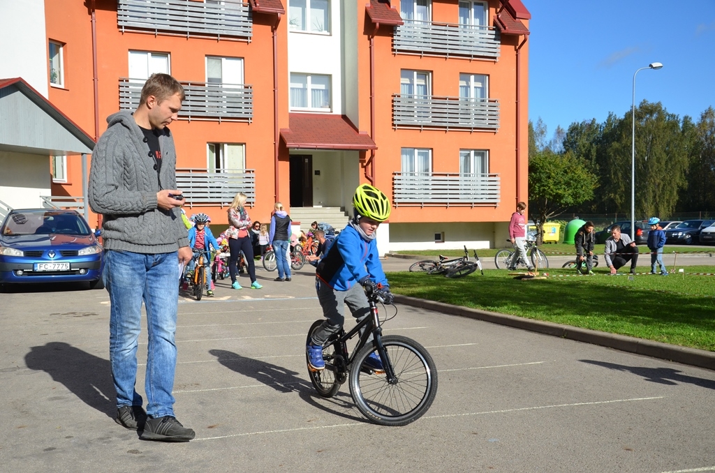 Atjaunotā skeitparka un uzstādīto velonovietņu atklāšana Jaunmārupē, 01.10.2016.