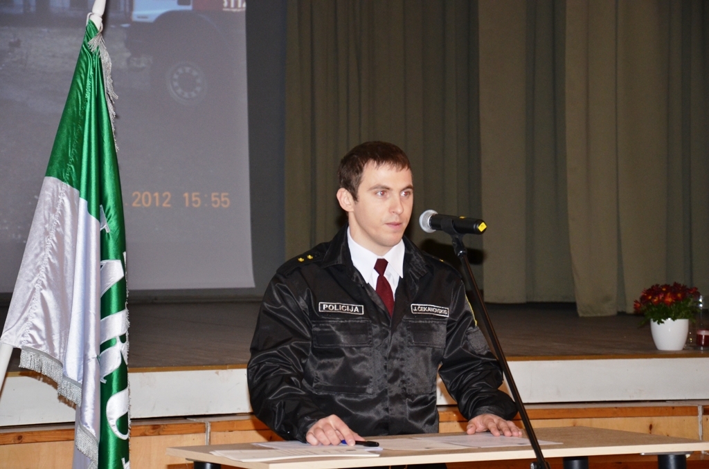 Pašvaldības policijas darbinieku zvēresta nodošana 04.12.2015.