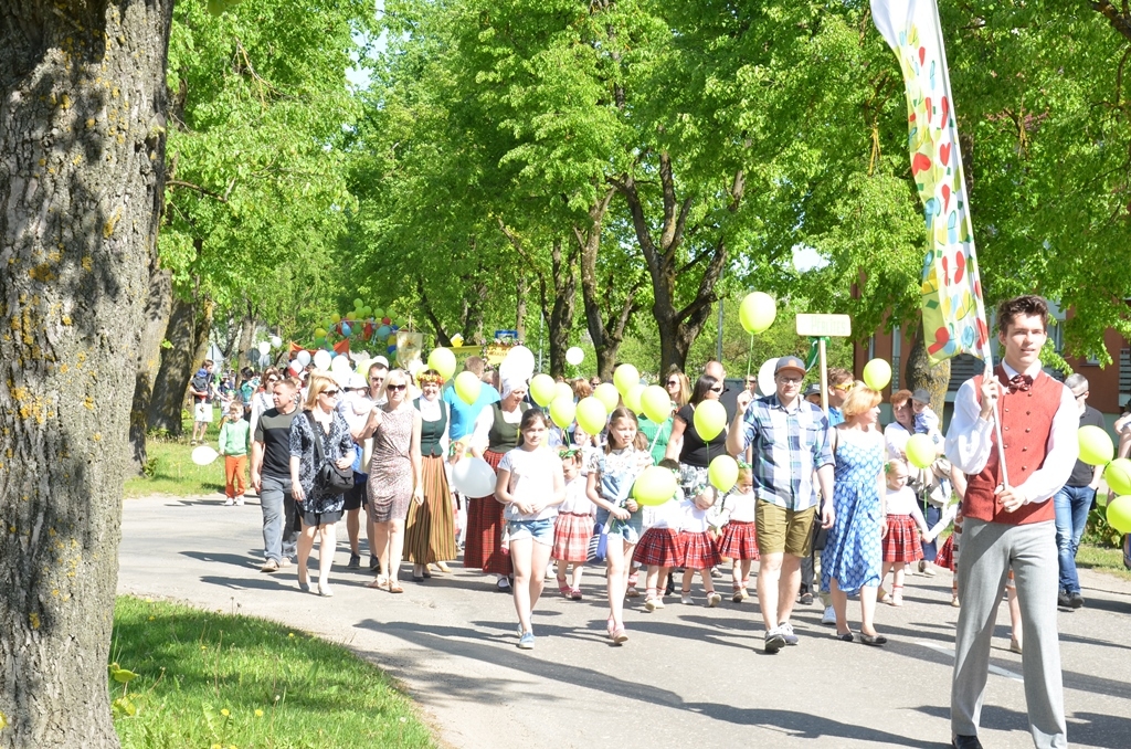 Bērnu un jauniešu svētki “Ar vasaru saujā” 2017