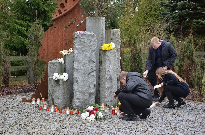 Mārupieši, komunistiskā genocīda upurus pieminot, 25.03.2014.