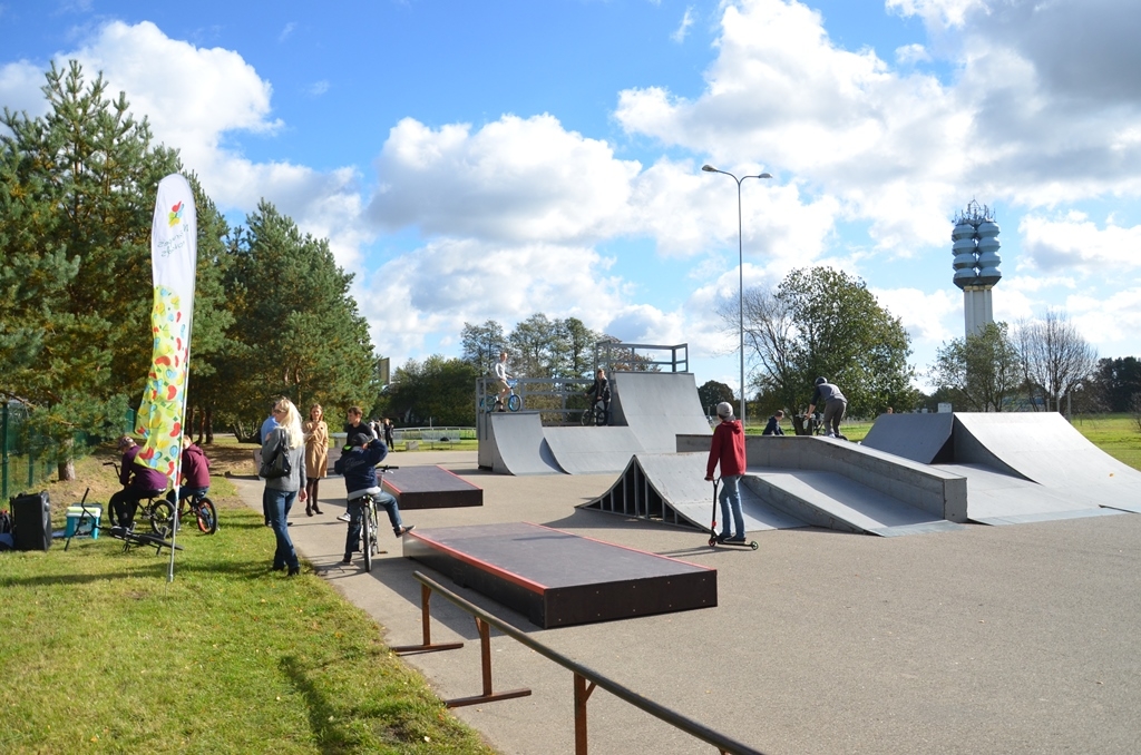 Atjaunotā skeitparka un uzstādīto velonovietņu atklāšana Jaunmārupē, 01.10.2016.