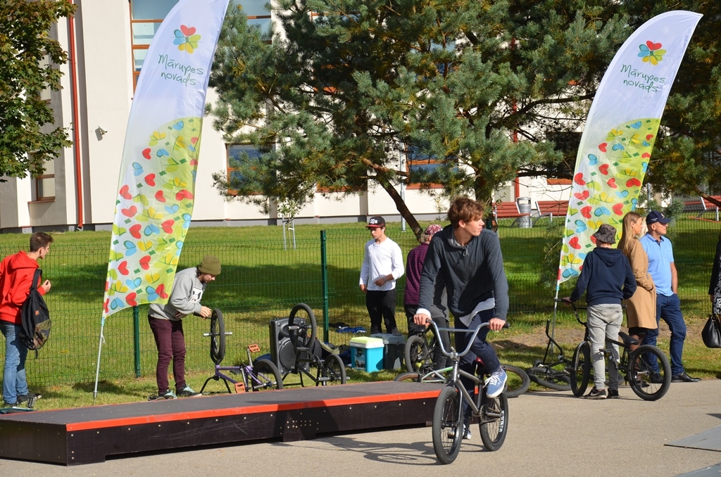 Atjaunotā skeitparka un uzstādīto velonovietņu atklāšana Jaunmārupē, 01.10.2016.
