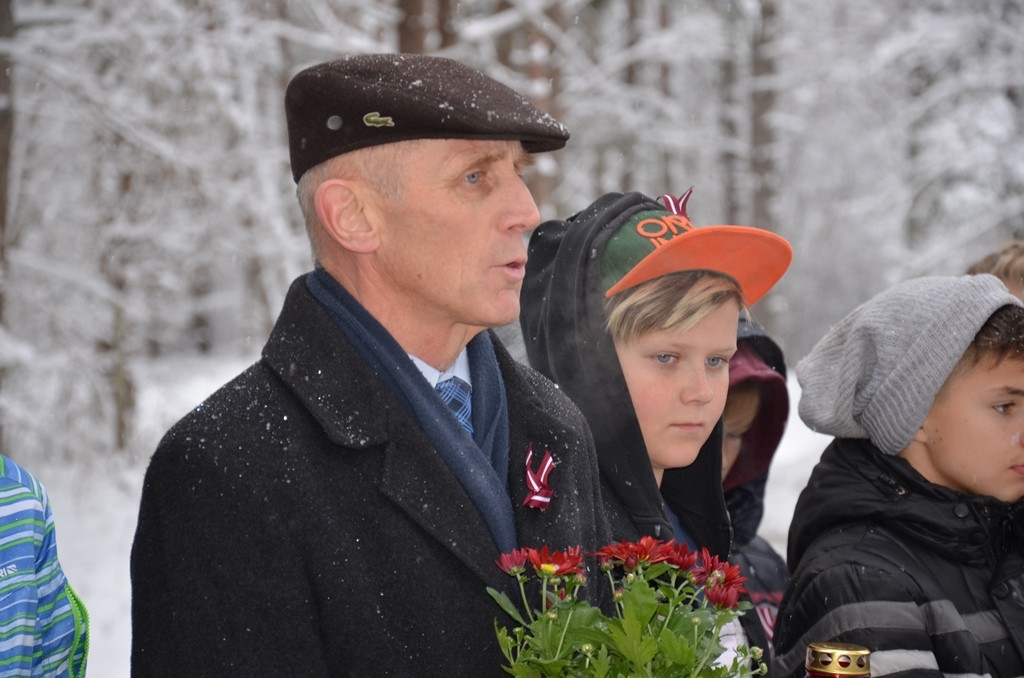 Atceres brīdis pie pieminekļiem Pirmās neatkarīgās LR karavīriem, 10.11.2016.