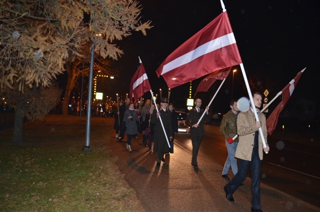 Lāčplēša dienas piemiņas brīži un lāpu gājiens Mārupē, 11.11.2014.