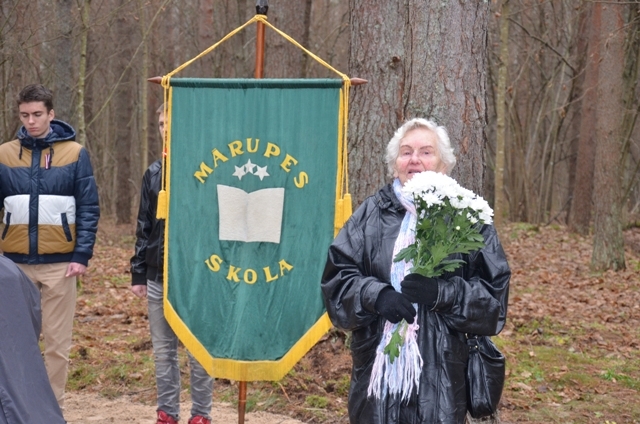Tiek atklāts piemiņas akmens latviešu karavīriem, 13.11.2014.