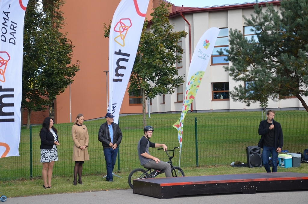 Atjaunotā skeitparka un uzstādīto velonovietņu atklāšana Jaunmārupē, 01.10.2016.