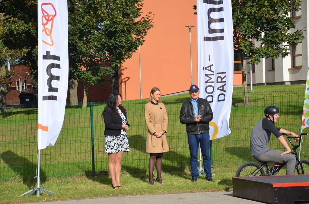 Atjaunotā skeitparka un uzstādīto velonovietņu atklāšana Jaunmārupē, 01.10.2016.