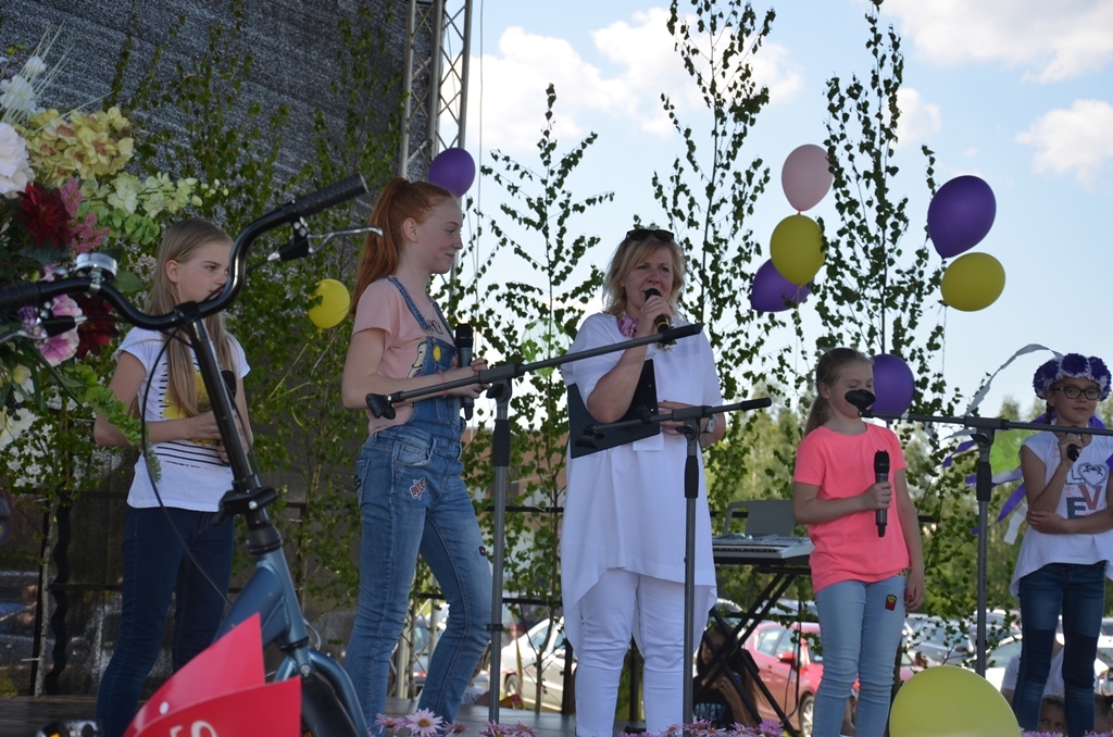 Bērnu un jauniešu svētki “Ar vasaru saujā” 2017