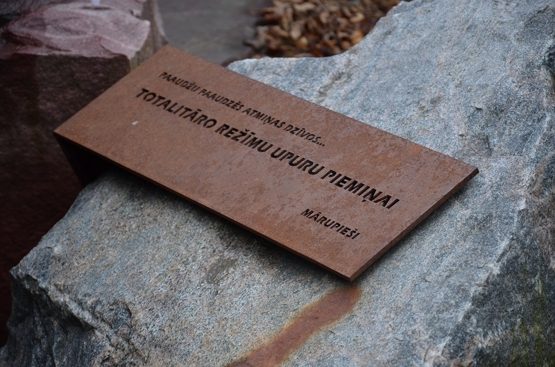 Mārupieši, komunistiskā genocīda upurus pieminot, 25.03.2014.