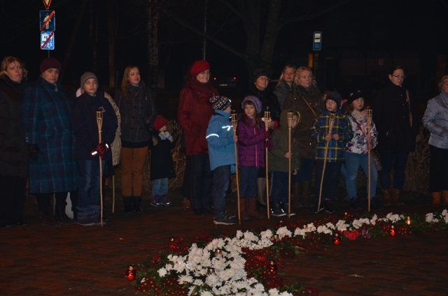 Lāčplēša dienas piemiņas brīži un lāpu gājiens Mārupē, 11.11.2014.