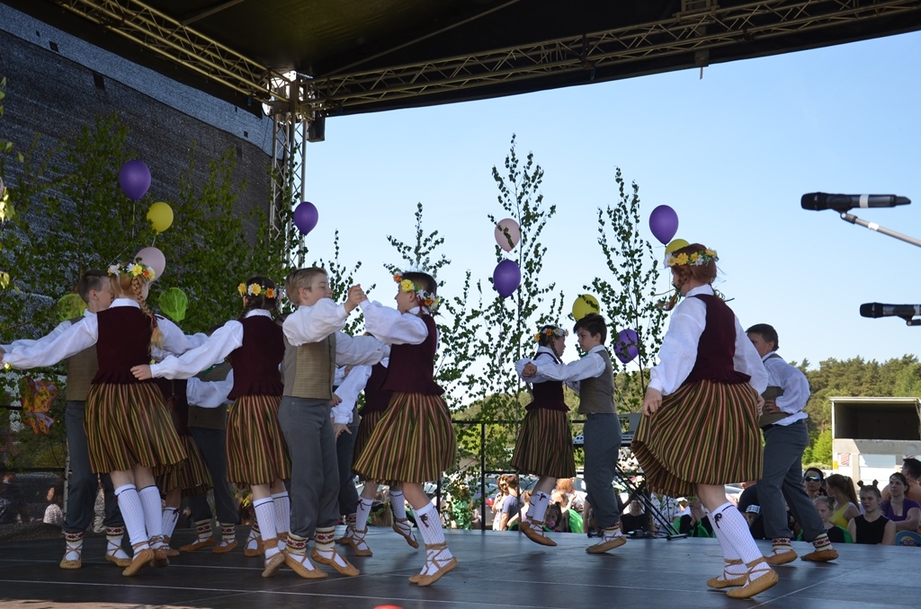 Bērnu un jauniešu svētki “Ar vasaru saujā” 2017